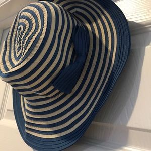 Sun n sand blue /white striped hat.